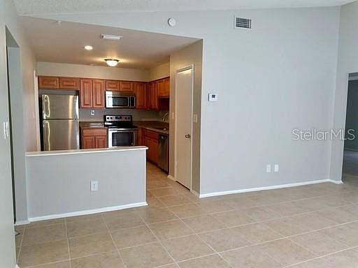 4th image of 750 Robinhood Dr