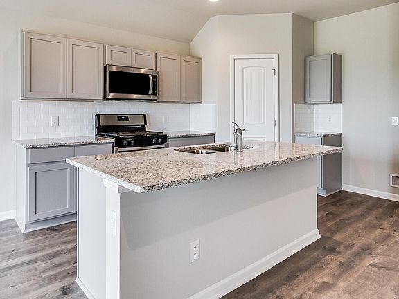 4th image of 320 Crowne Parc Dr