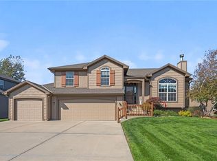 21066 Skyview Ln, Spring Hill, KS 66083