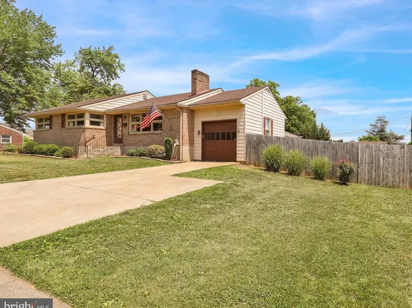 33 Lawndale Rd, Reading, PA 19610