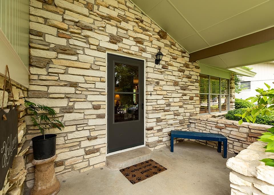 1st image of 113 Crescent Dr