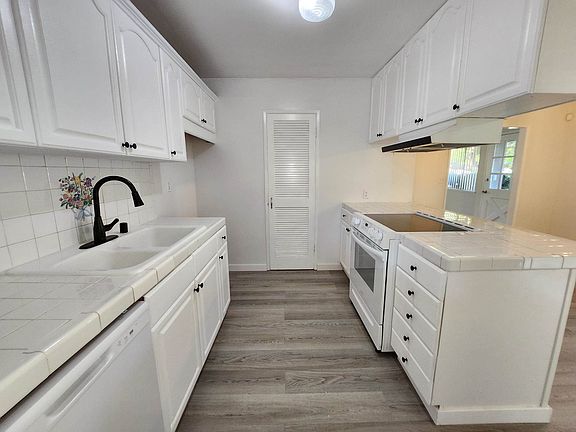 4th image of 13521 Phillippi Ave
