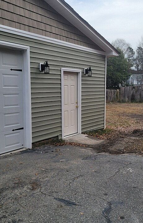 Private entry into the studio