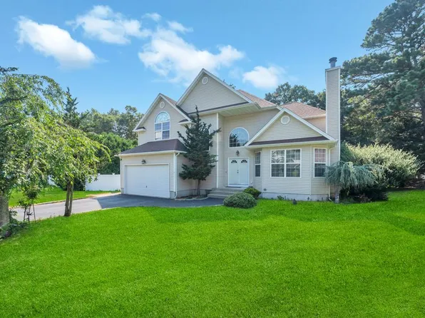 17 Mercer Street, Port Jefferson Station, NY 11776