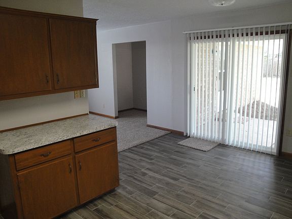 Breakfast room and patio