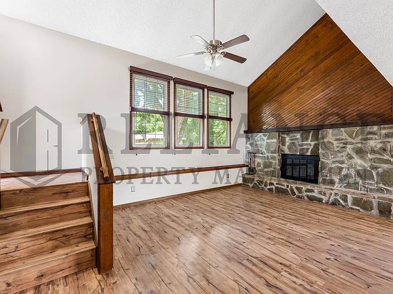 1111 E Redwood Rd — Photo 8