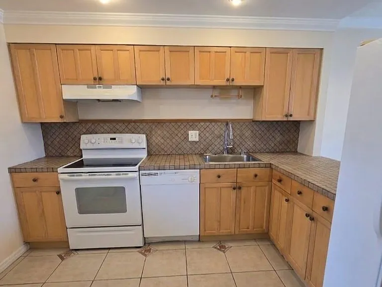 2900 N Palm Aire Dr #405 — Photo 5