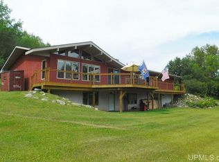 1520 S Grant St, Iron Mountain, MI 49801