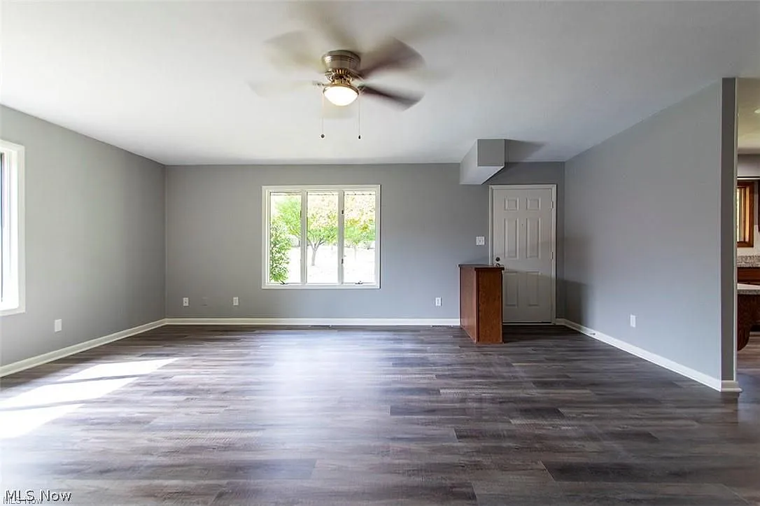 3 bed, 2.0 bath, 2200 sqft, $2,150 — Photo 2