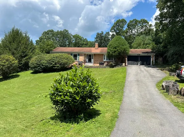 1920 Westmoreland Dr, Oak Hill, WV 25901