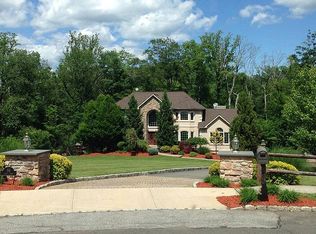 86 N Lorna Ln, Airmont, NY 10901