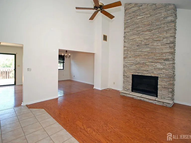 1 Wellington Ct — Photo 5