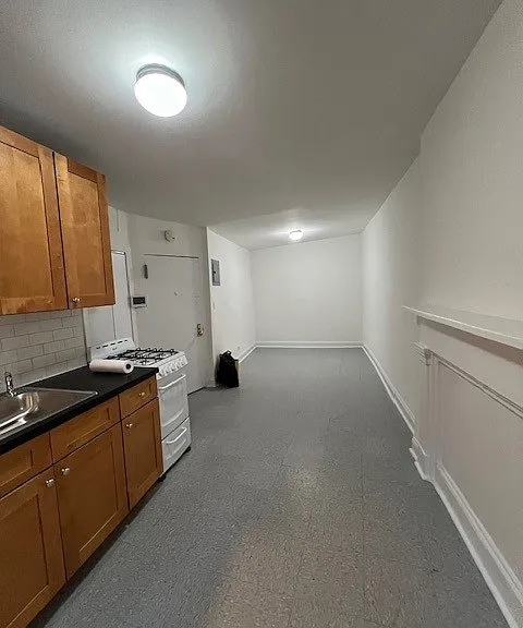 1873 2nd Ave #9 — Photo 4