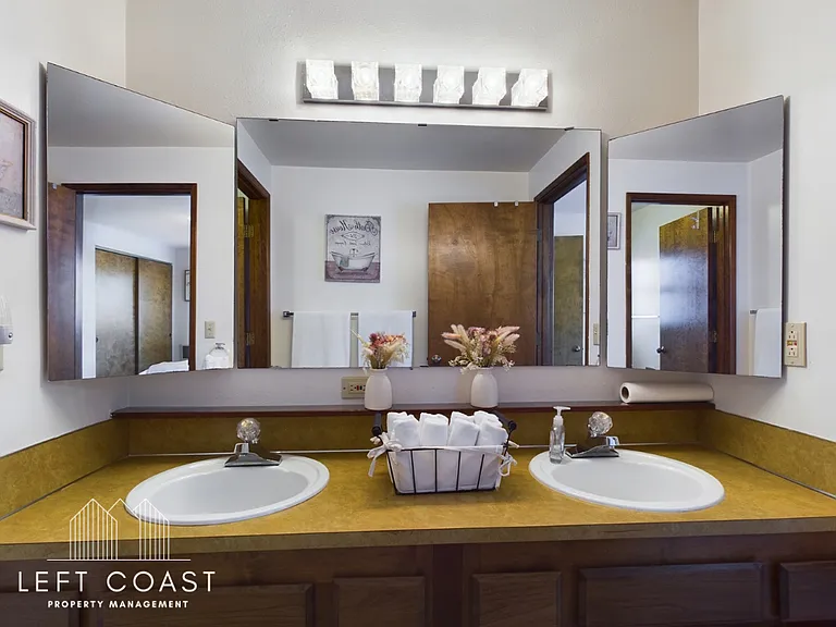 890 SW 7th St — Photo 44