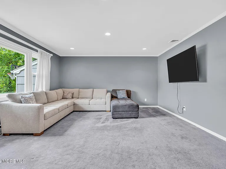 485 Freehold St — Photo 12