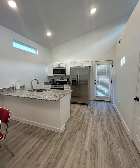 1061 States Ave — Photo 6