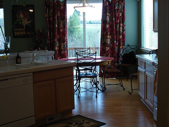 Kitchen / Dining Nook