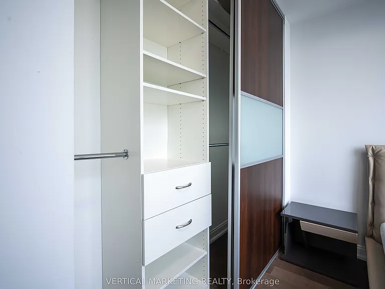 18 Yorkville Ave #1707 — Photo 19