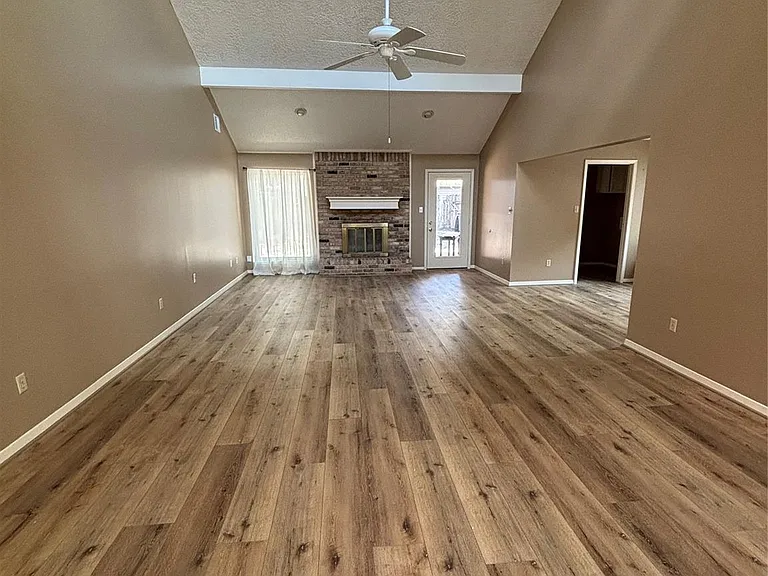 15702 Oxenford Dr — Photo 8