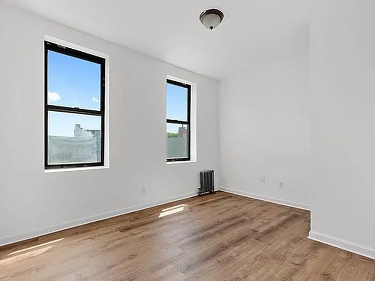 2475 Hughes Ave #4D — Photo 3