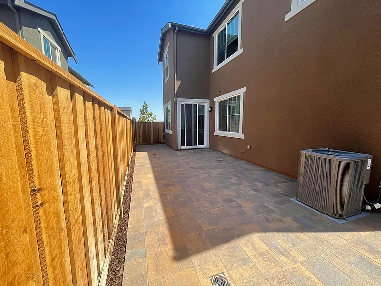 801 Verdant Ln — Photo 33
