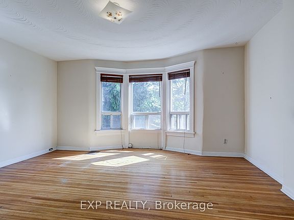 5th image of 196 Beatrice St #2