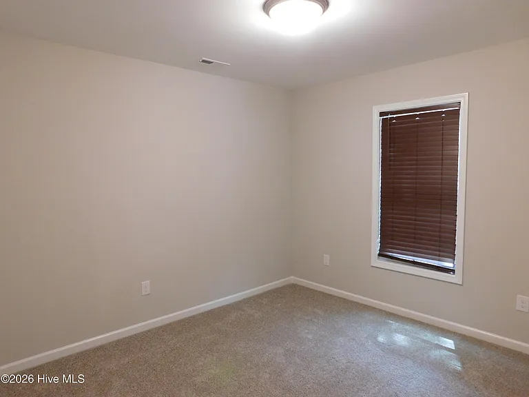 710 N B St — Photo 32