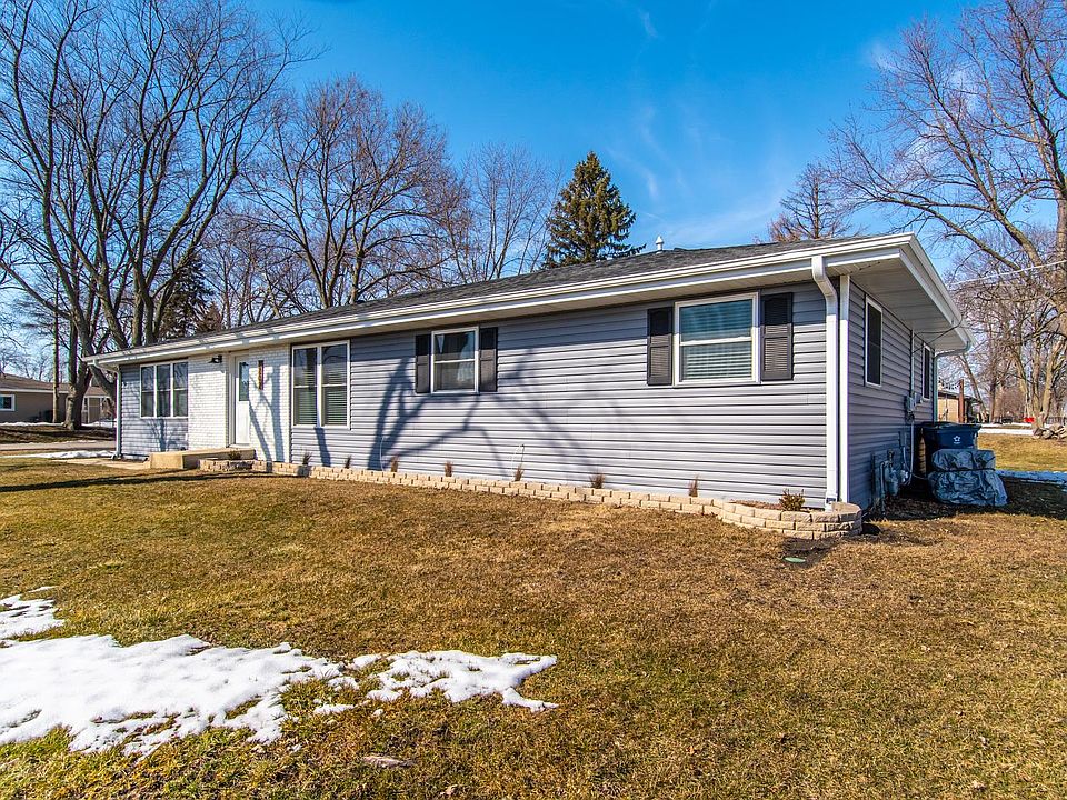 1st image of 3202 Caroline Dr