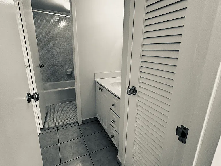 2899 Collins Ave #1402 — Photo 9