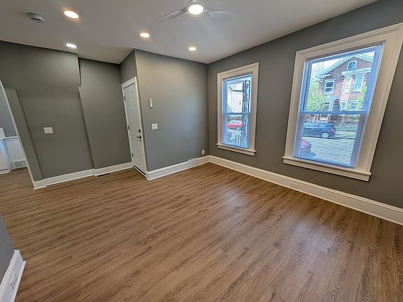 3rd image of 121 Nicoll St #1