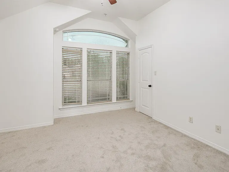 1203 Beacon Ct — Photo 16