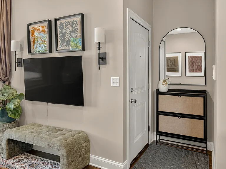 1357 N Rockwell St #1 — Photo 8