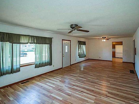 4th image of 649 E Washington St