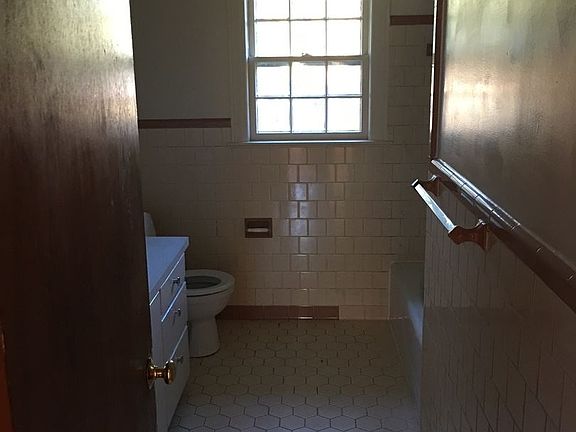 5th image of 1200 Burton St