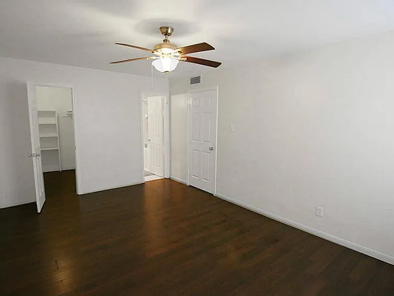 5550 N Braeswood Blvd #136 — Photo 8