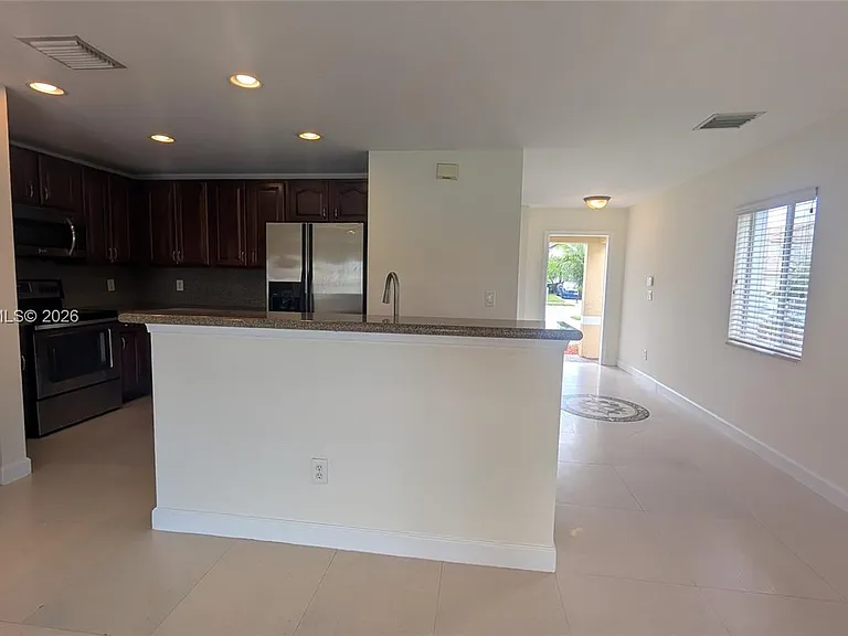 5910 Royal Way #---- — Photo 13