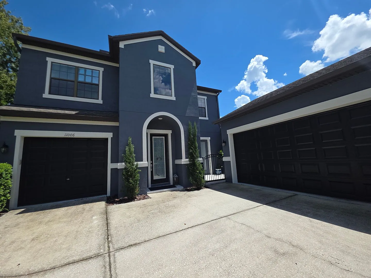 4br/3.5 plus Office plus Bonus, 2 Story Beauty in Channing Park — Photo 4