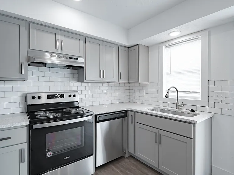 Montclair Point Condominiums — Photo 3