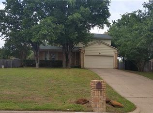 4911 Oldfield Dr, Arlington, TX 76016