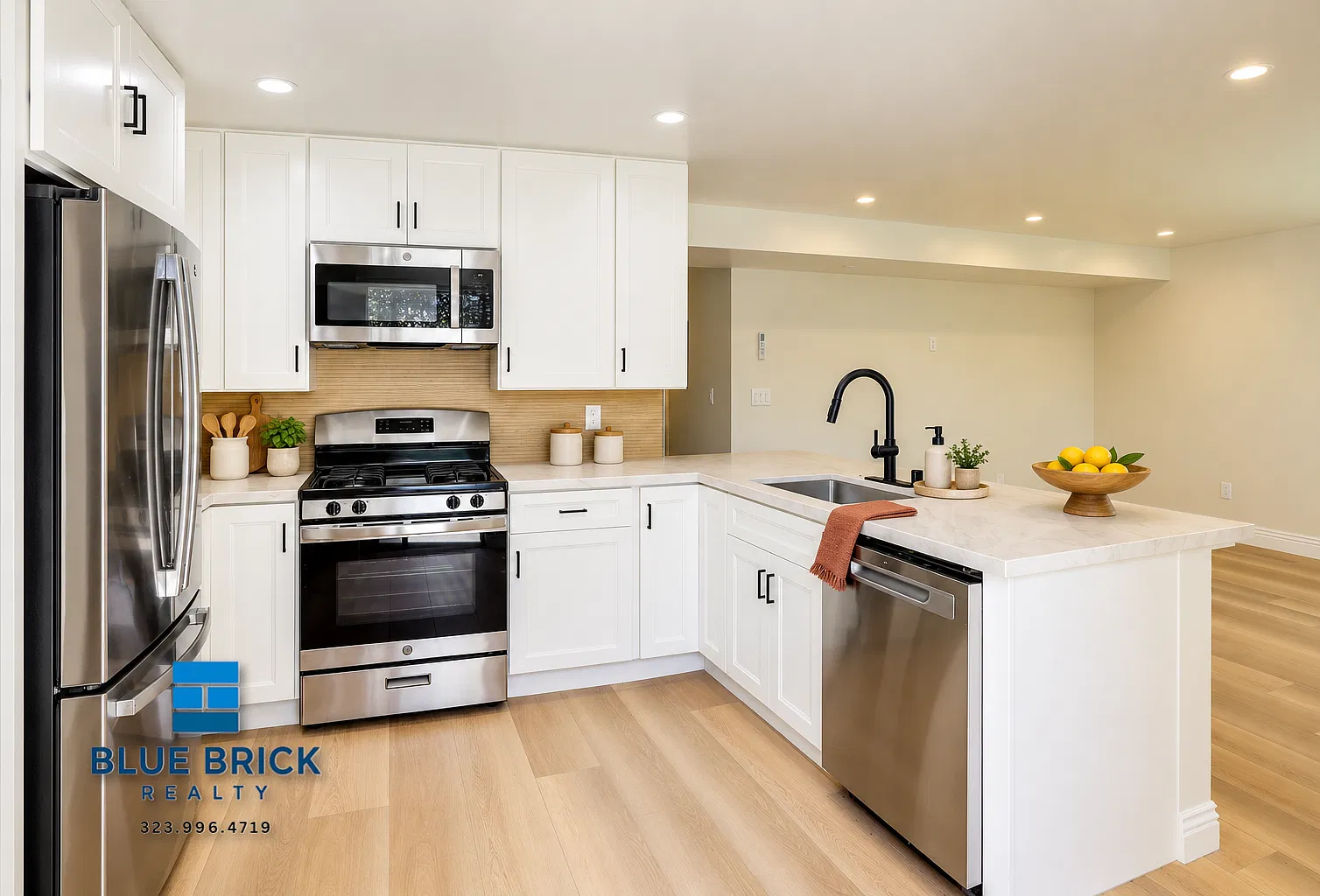 Modern 2 Bed 2 Bath Apartment with Central AC, In-Unit Laundry, Balcony + 1.5 Months FREE! — Photo 2