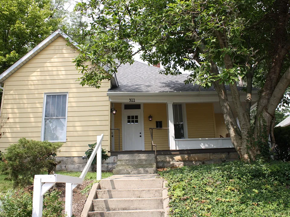 311 E Cottage Grove Ave