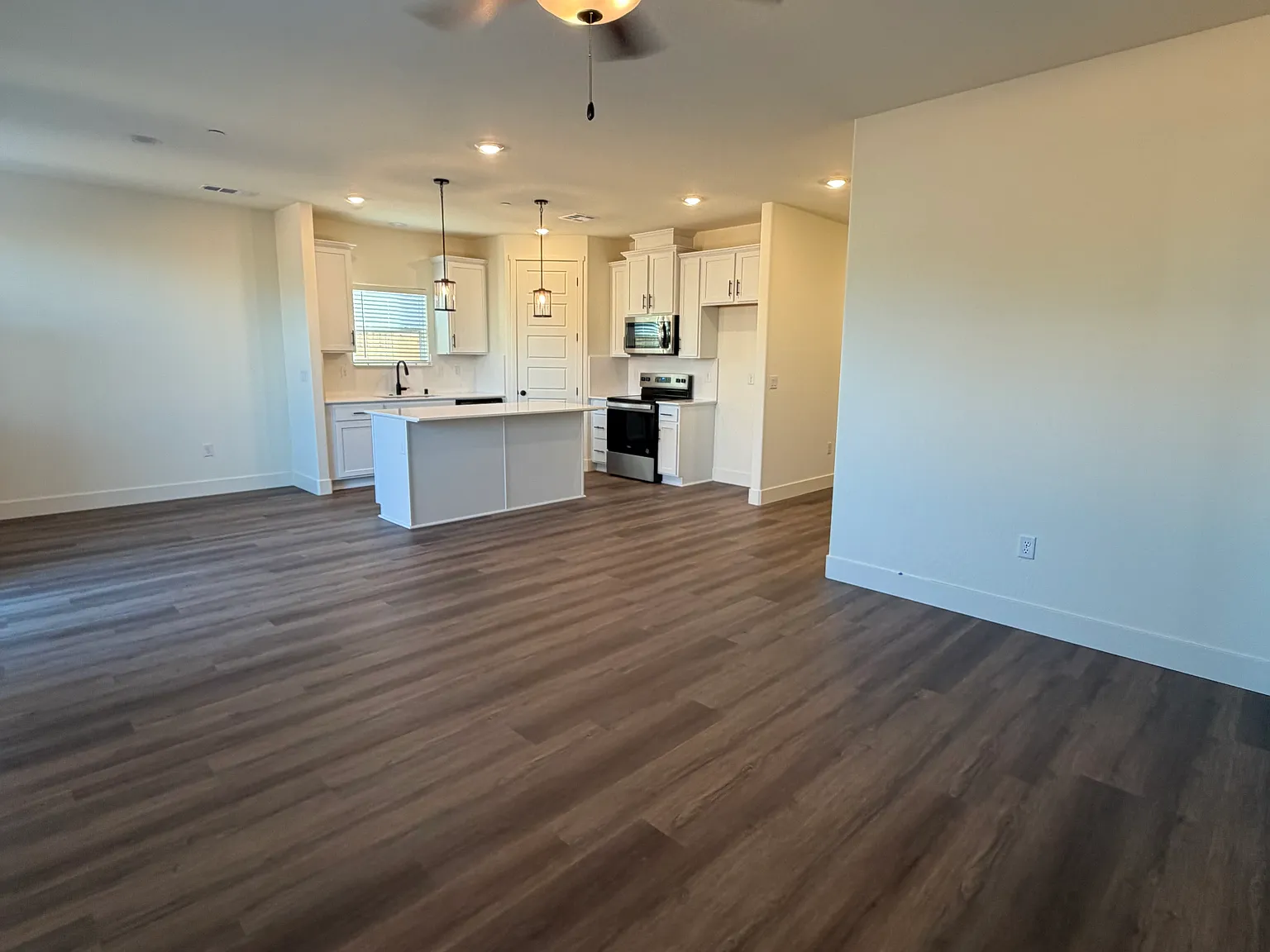 4 bed, 1509 sqft, $2,450 — Photo 4