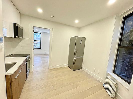 3rd image of 440 10th Ave APT 3FN