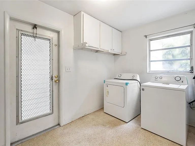 4430 NE 16th Ter — Photo 34