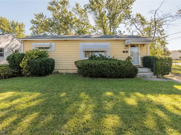 6113 Pickway Dr, Brookpark, OH 44142