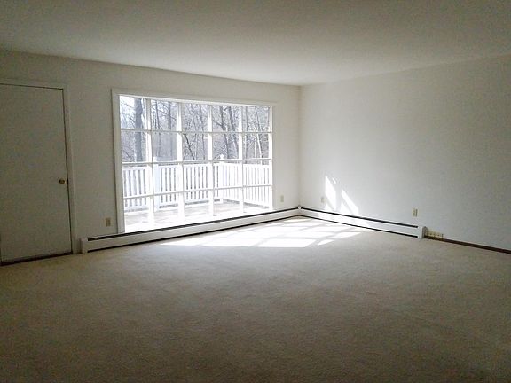 4th image of 215 Williamsburg Dr APT 8