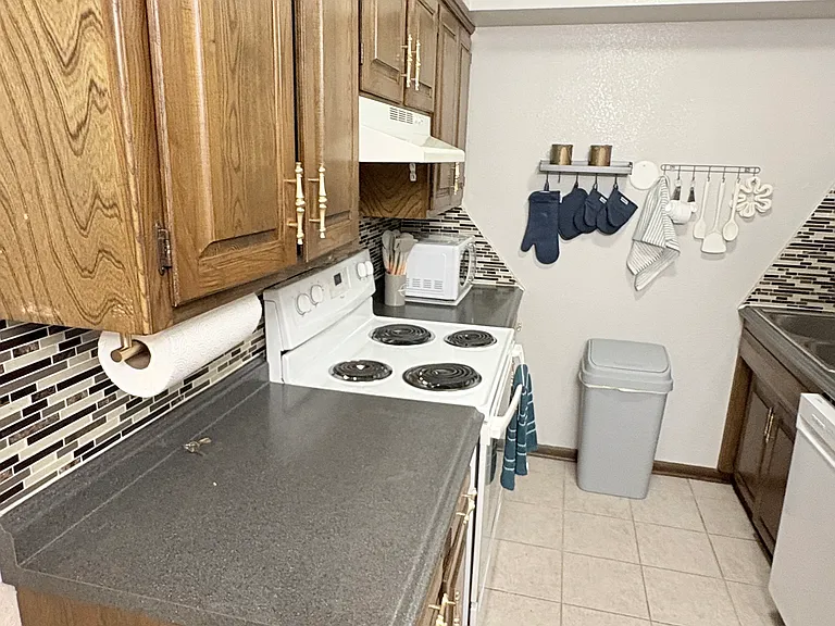 507 W Westview St #4 — Photo 14