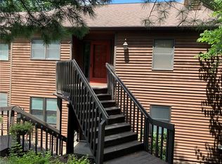 211 Clubside Dr NW, New Philadelphia, OH