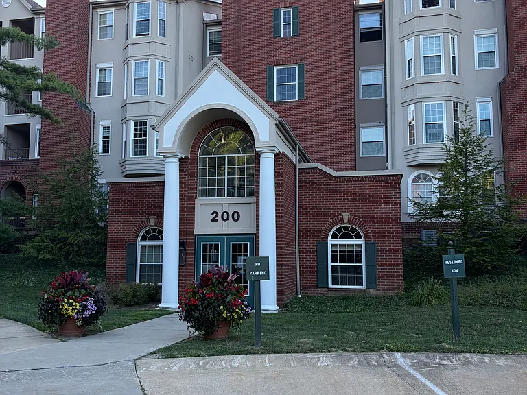 200 Fox Hollow Dr #201 — Photo 1