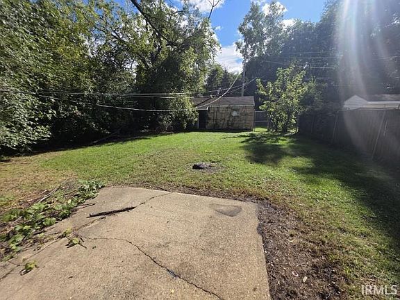 2nd image of 822 Roosevelt St